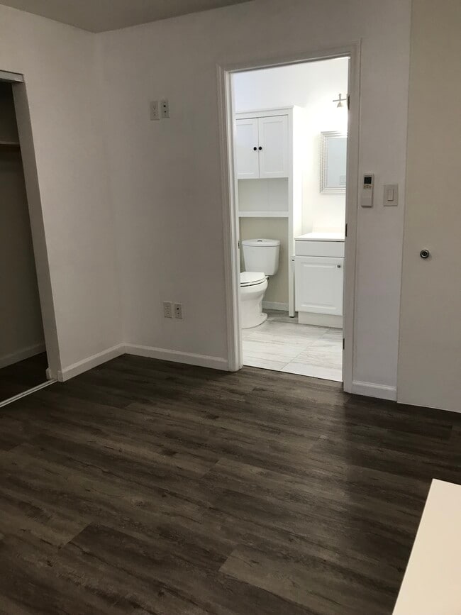 Building Photo - 5035 Alhama Dr