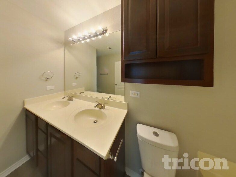 Building Photo - 2310 Cats Paw View