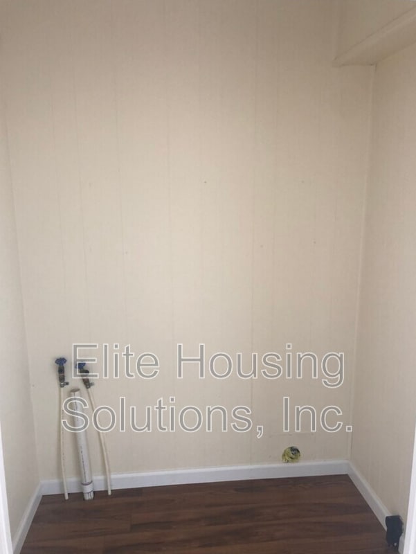 Building Photo - 204 Maple Ave