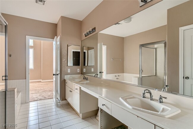 Building Photo - 7640 Rolling View Dr