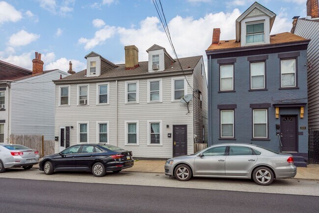 Building Photo - 2015 Jane St