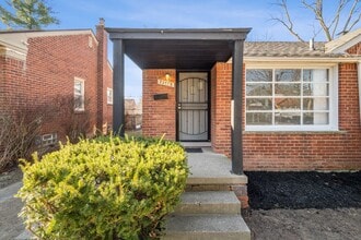 Building Photo - 3 Bedroom 1 Bath $1200
