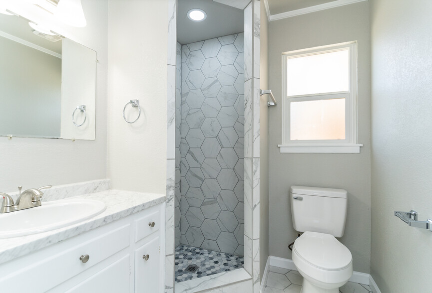 New Mater bathroom & Toilet - 4220 Wayside Ave
