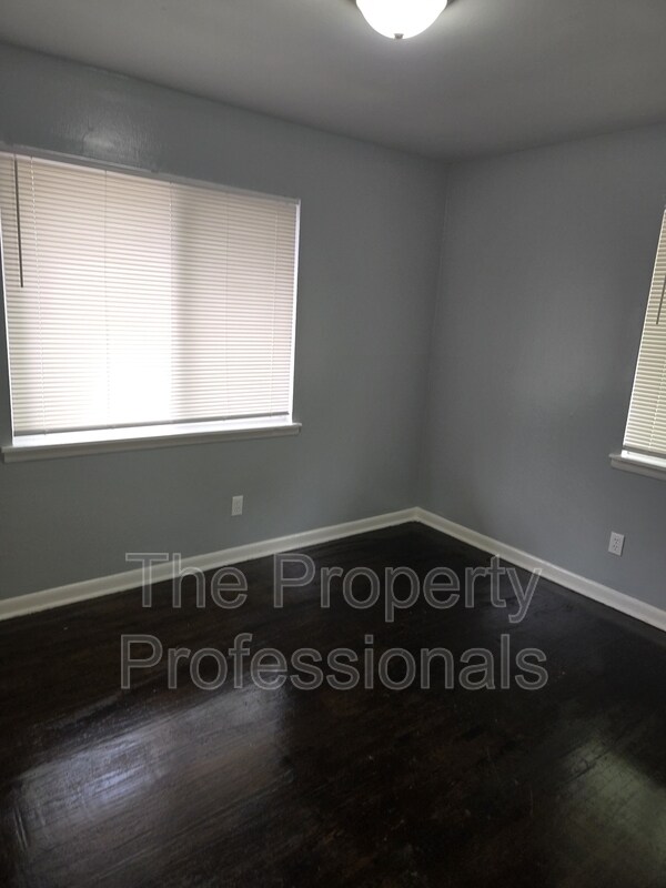 Building Photo - 7750 Rugby Ave