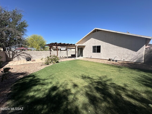 Building Photo - 8673 S Desert Dove Dr