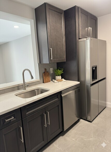 Building Photo - 323 Stratford Pl