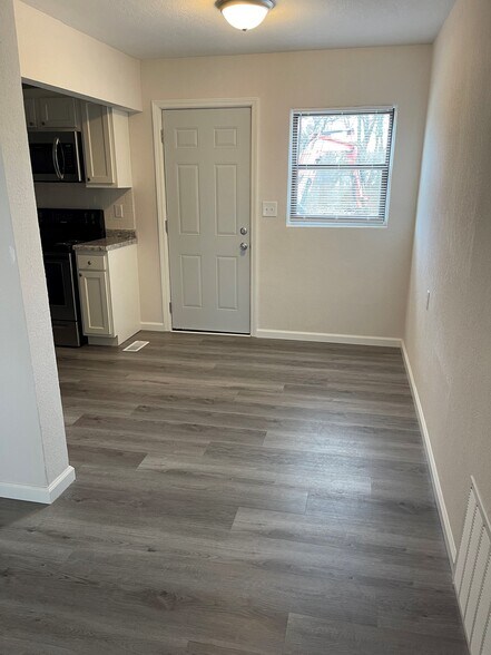 Building Photo - 225 S Rosedale Ave