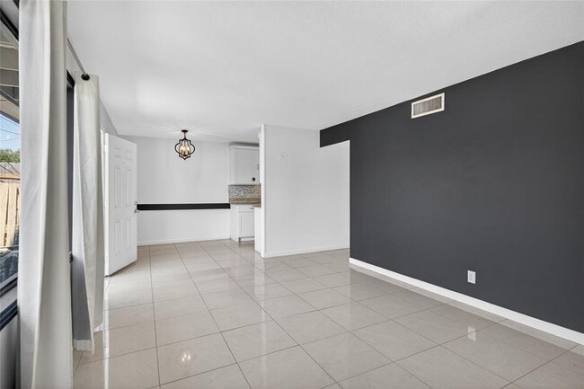 Building Photo - 1400 Braes Ridge Dr