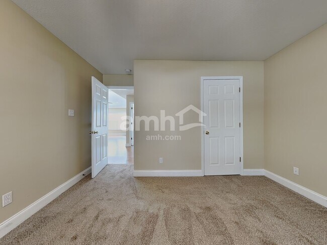 Building Photo - 1061 Saint Johns Dr