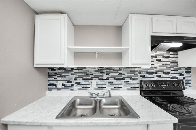 Building Photo - 5747 Turtle Creek Rd