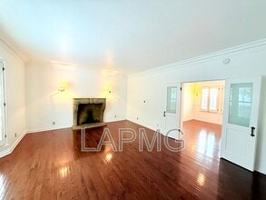 Building Photo - 1250 1/2 N Flores St.