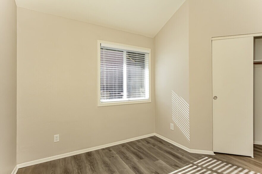 Building Photo - 11324 N 82nd Ave