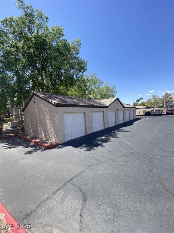 Building Photo - 555 E Silverado Ranch Blvd