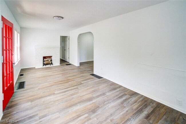 Building Photo - 4312 Kenmore Ave