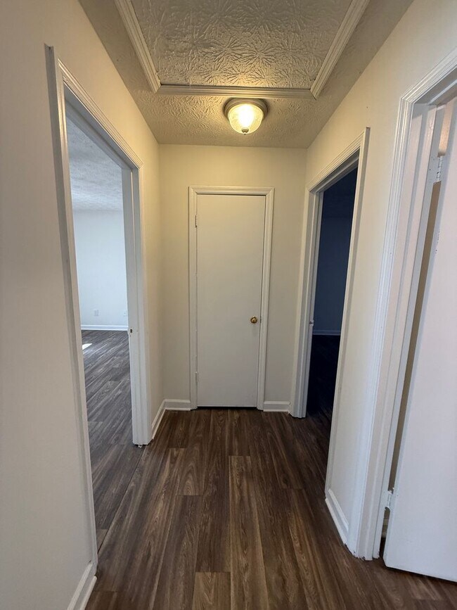 Building Photo - 137/139 Deer Creek Dr