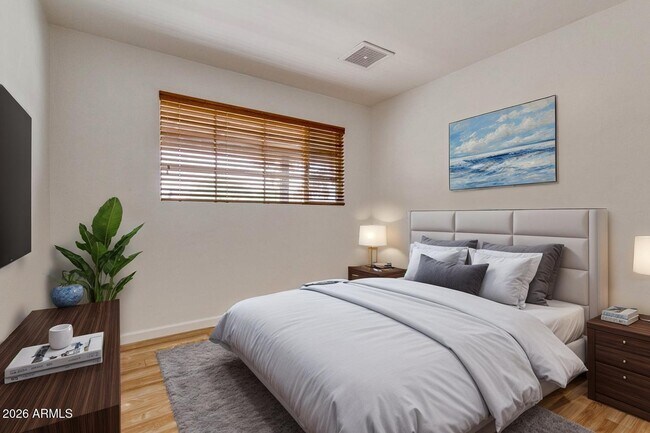 Building Photo - 1308 W 6th St