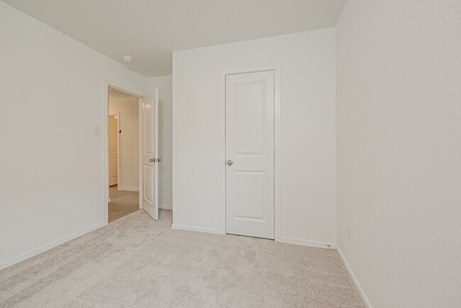 Building Photo - 621 Craven St