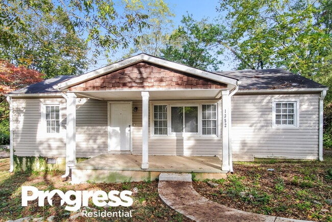 Building Photo - 1352 Peachcrest Rd
