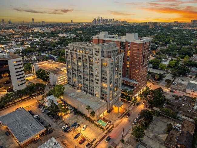 Building Photo - 2520 Robinhood St