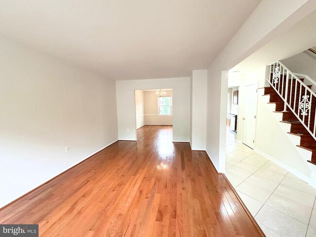 Building Photo - 208 Commons Dr NW