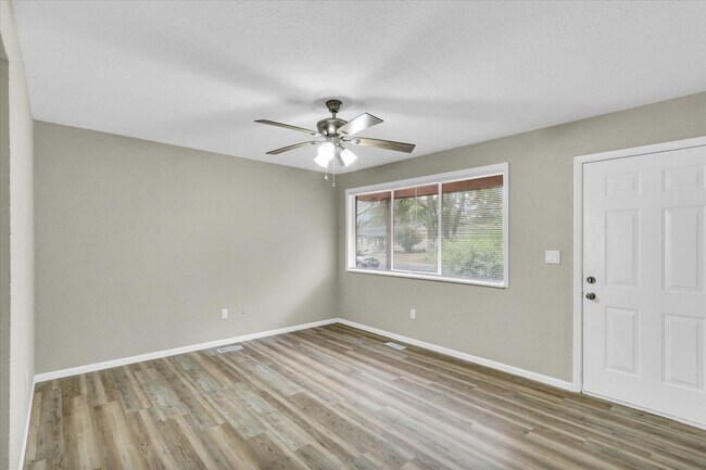 Building Photo - 1306 Ellis Dr
