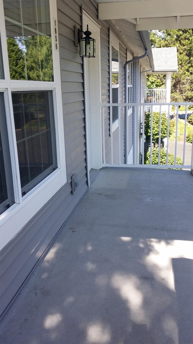 Building Photo - 1656 Kennedy Pl