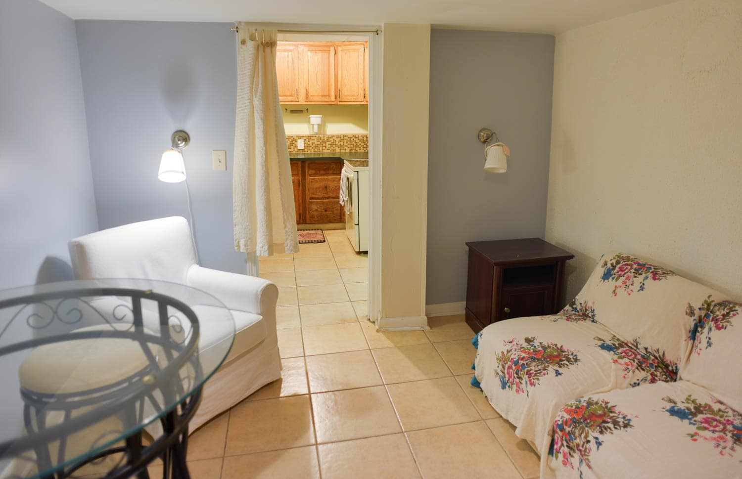 Breakfast nook, tv room - 5406 Shoemaker Farm Ln