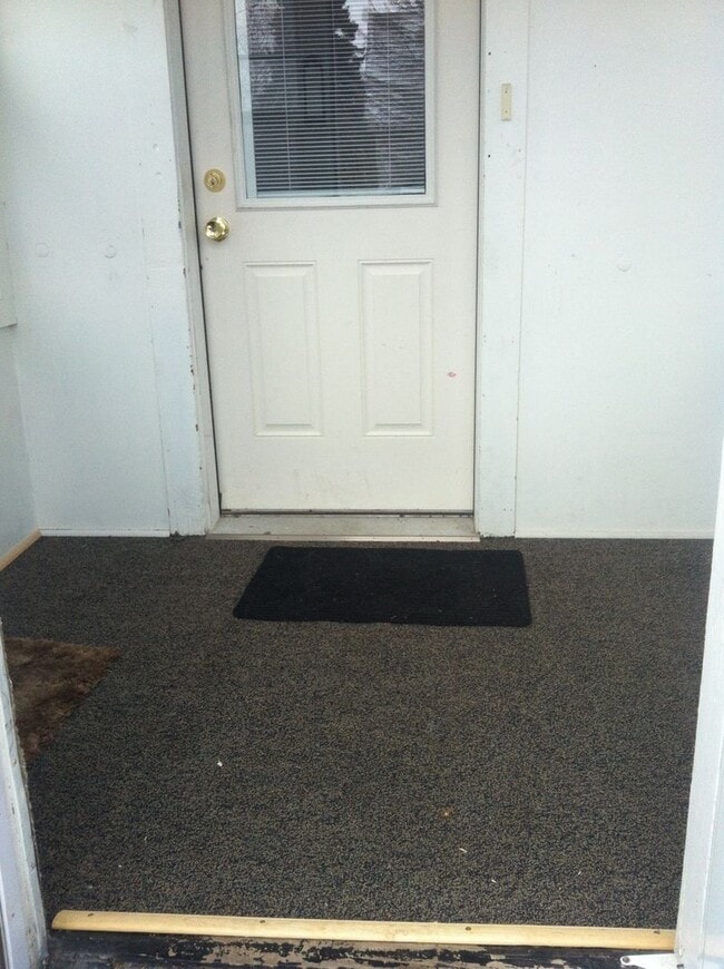 Building Photo - 108 N 28th Ave W