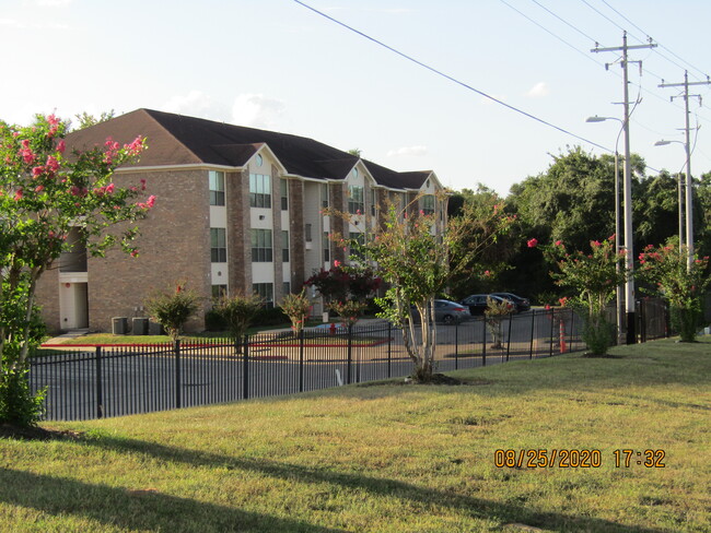 Primary Photo - Creekside Apartments