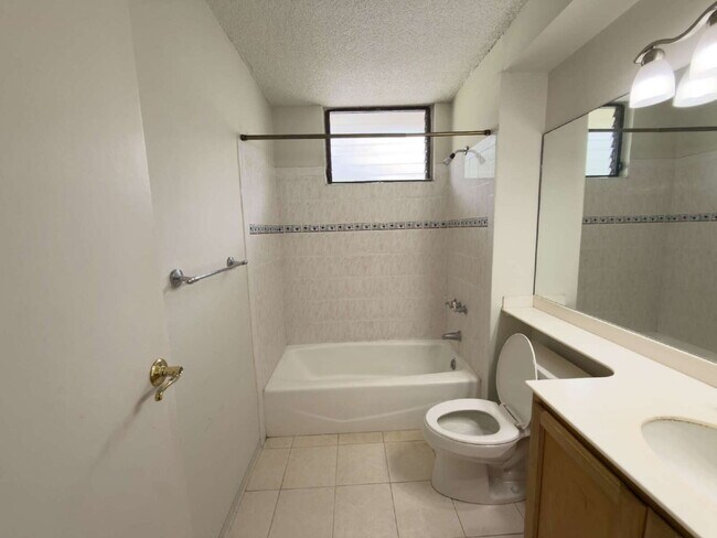 Building Photo - Kueahelani Apartments – 2BD/2BA Townhome w/ Lanai, 2 Covered Parking, Storage