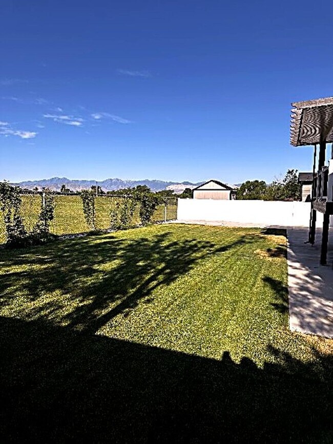 Building Photo - Beautifully Updated Two-Story Home in Sandy — Mountain Views & Big Backyard!