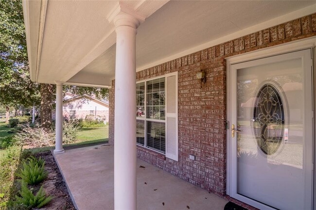 Building Photo - 203 Pine Valley