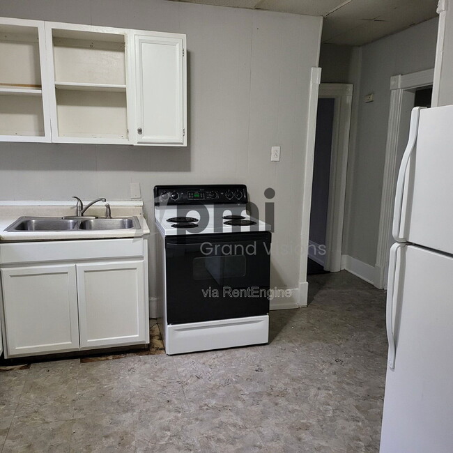 Building Photo - 941 E Cantrell St