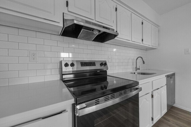 Building Photo - 461 Hale St