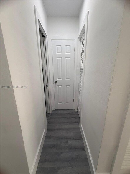 Building Photo - 20111 NE 27th Ct