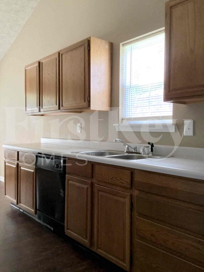 Building Photo - 10531 Moqui Ct