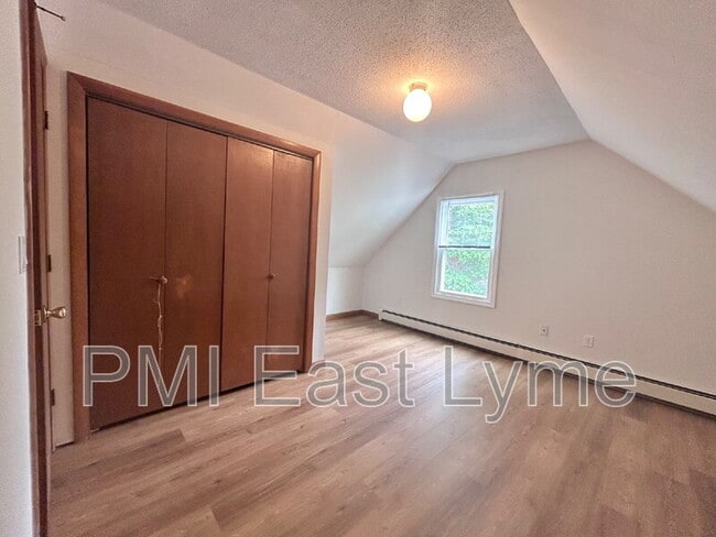 Building Photo - 55 Hedge Ave