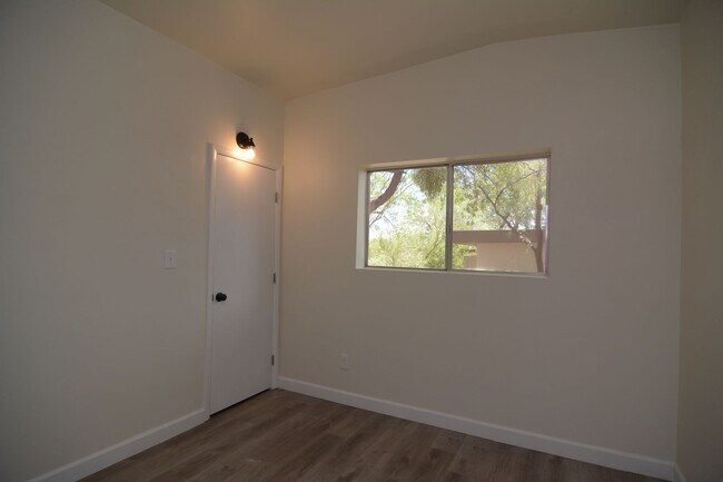 Building Photo - Well Maintained 3 Bedroom 2 Bath Home! Located in a Desirable North Tucson Location! Short Term R...