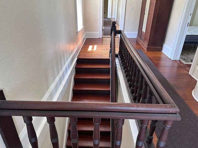 Building Photo - Stunning 1890 Eastlake Victorian | 5 Bedrooms | 2 Bathrooms | Flex Spaces | Steps from Old Town E...