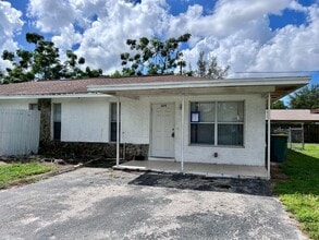 Building Photo - 2 bedroom 1 bath duplex in the heart of Na...