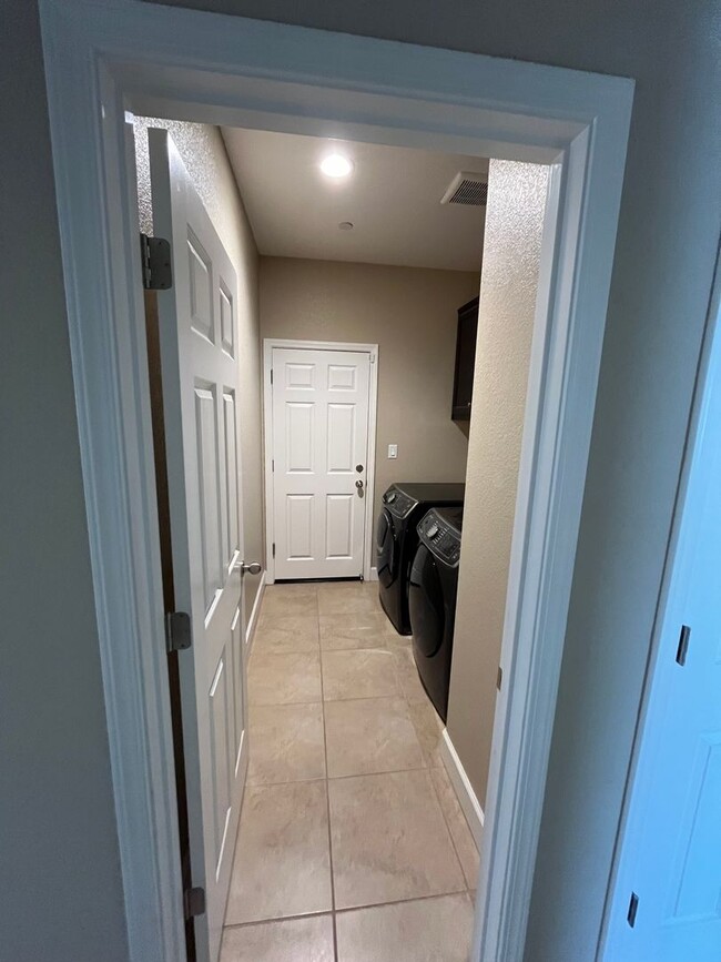 Building Photo - 1623 Dock Ave