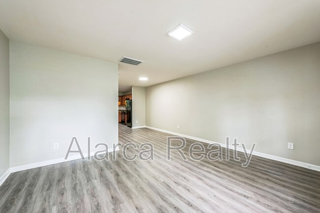 Building Photo - 861 Plaza Walk Dr