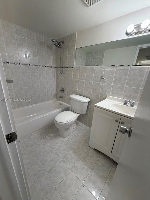 Building Photo - 10231 Fontainebleau Blvd