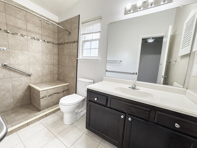 Building Photo - LOVELY STRAWBRIDGE HOME FOR RENT!!!