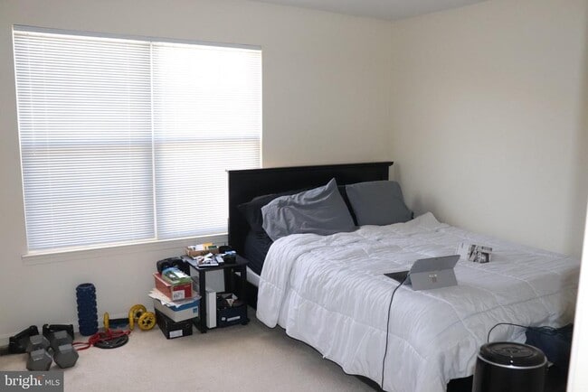 Building Photo - 942 S Rolfe St