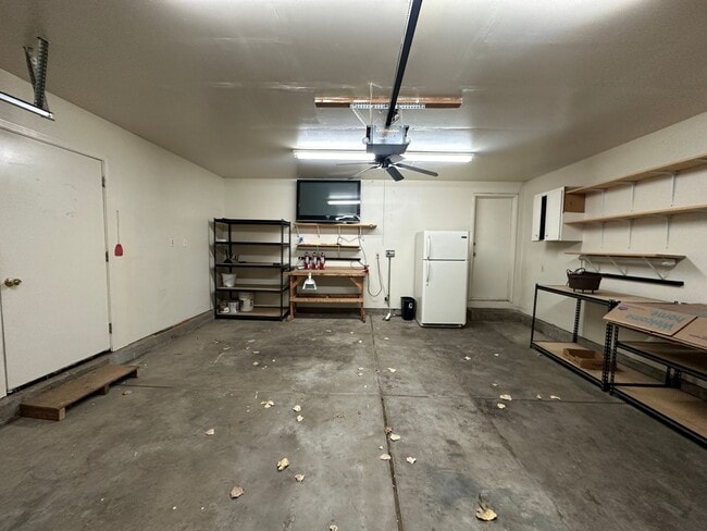 Building Photo - Spacious home with RV parking in Spanish Springs