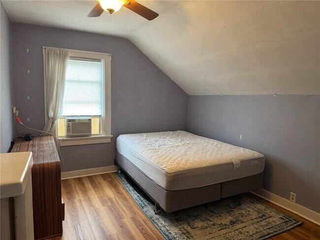 Building Photo - 23 Carey St