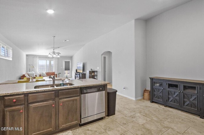 Building Photo - 3917 Desert Dunes Dr