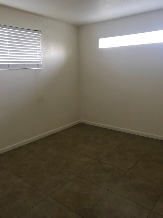 Building Photo - 2503 N Euclid Ave