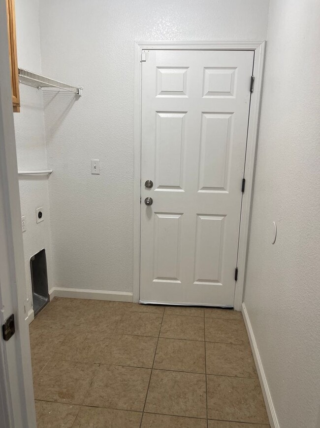 Building Photo - 50% OFF FIRST MONTH'S RENT!! MOVE-IN READY – THIS ONE WILL GO FAST!